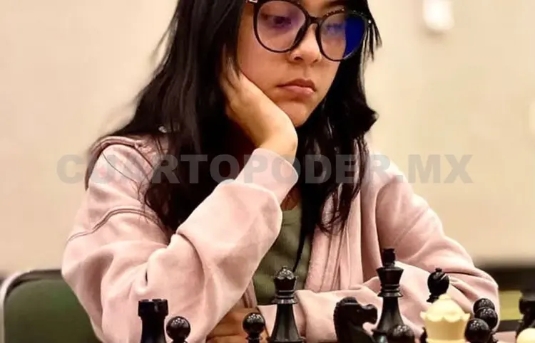 Karina Guillén obtiene título de maestra nacional