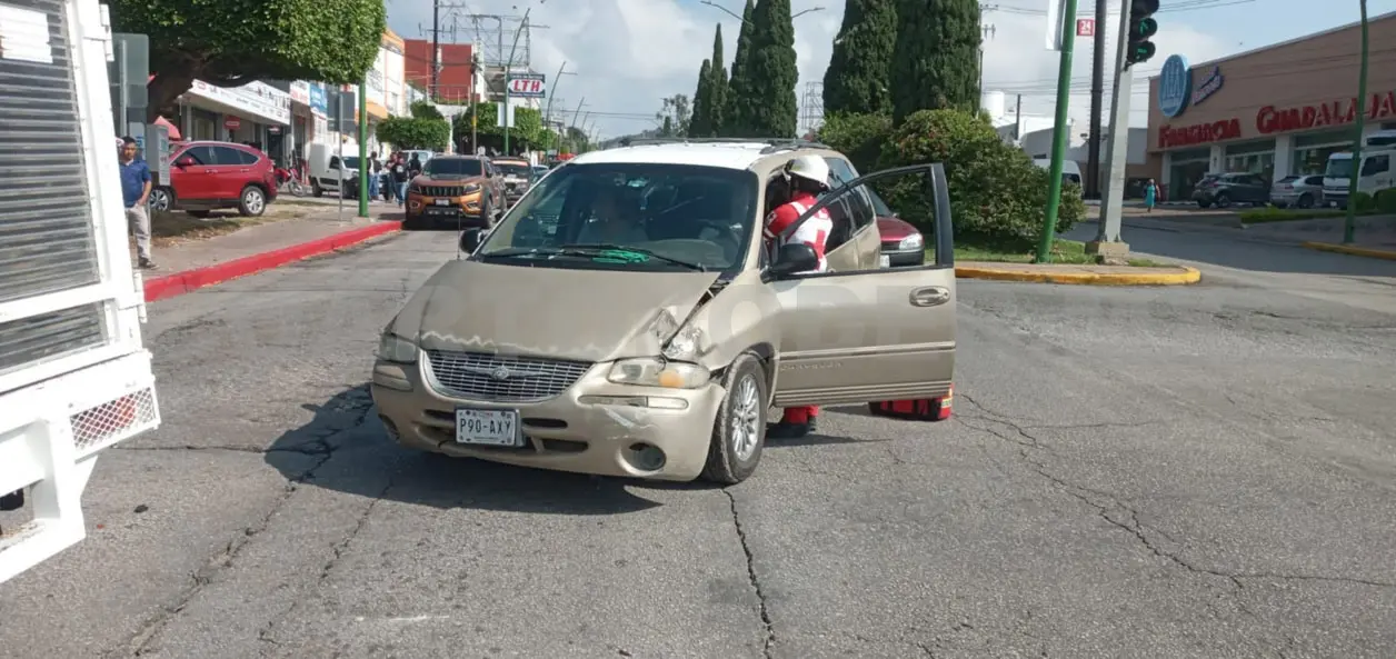 Lunes accidentado: choque, volcadura y atropellado