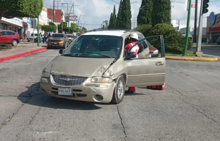 Lunes accidentado: choque, volcadura y atropellado