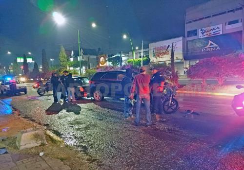 Carambolazo entre camioneta, moto y compacto