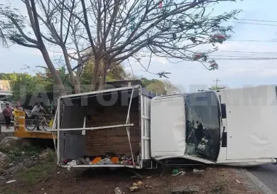 Vuelca Estaquitas; nueve lesionados