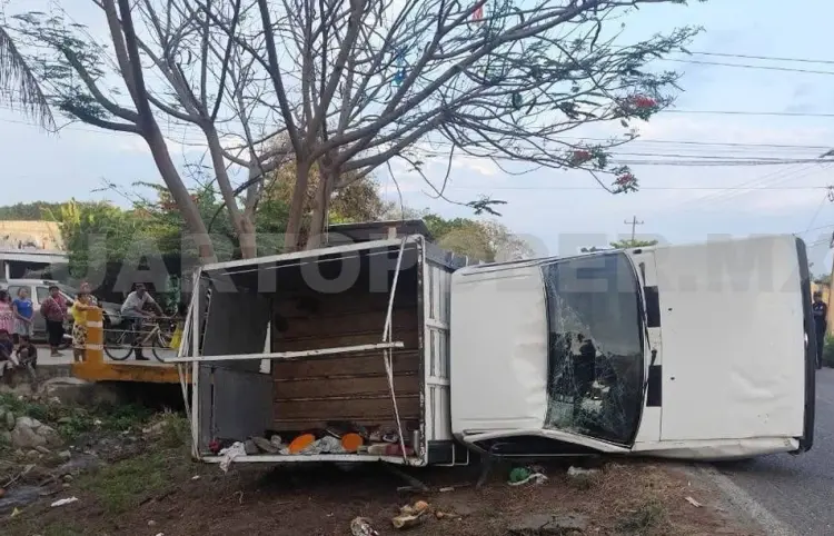 Vuelca Estaquitas; nueve lesionados