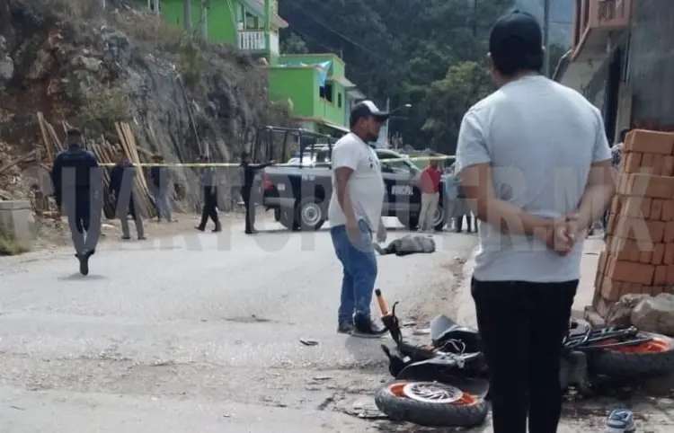 Pierde la vida al accidentarse en periférico