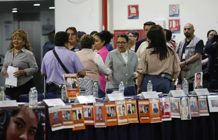 Se reúne Segob con colectivos de búsqueda