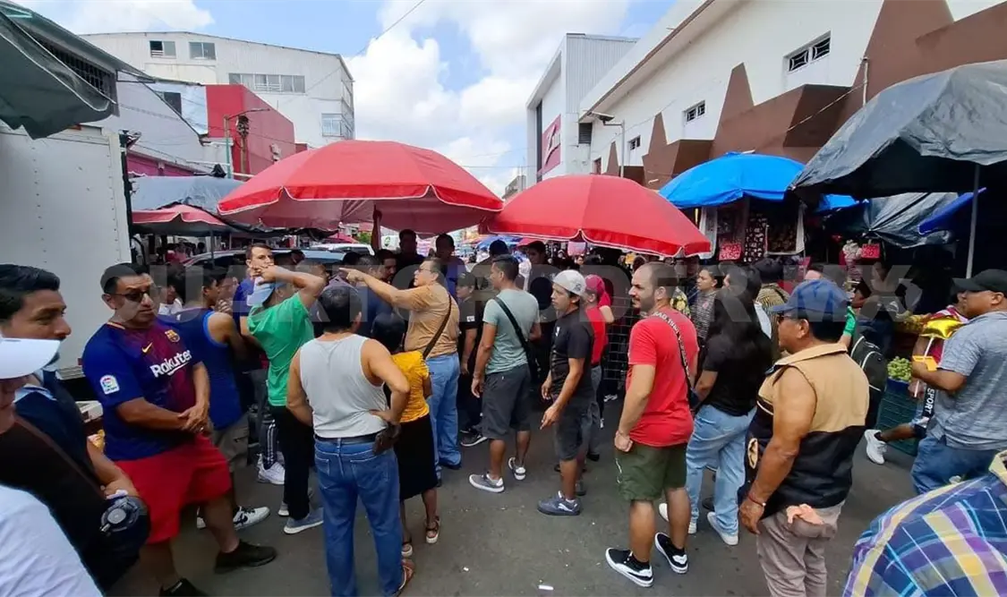 Comerciantes establecidos se disputan espacios