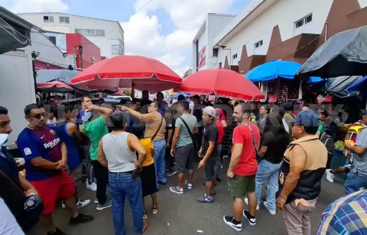 Comerciantes establecidos se disputan espacios