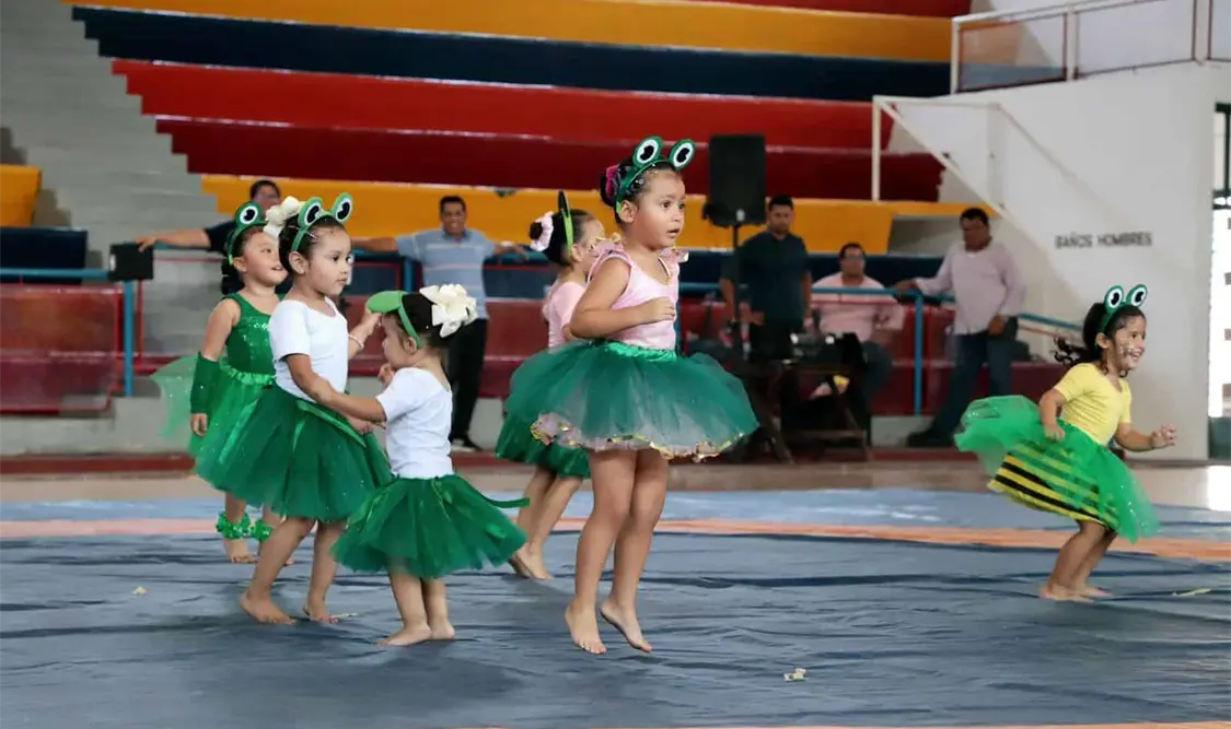 Las alumnas de la academia mostraron su talento con rutinas llenas de energía y precisión. Cortesía