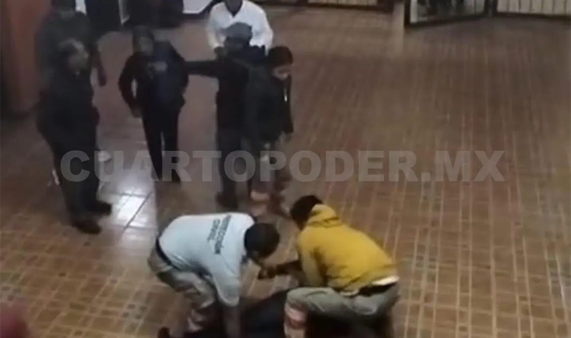 Policía cae desde las alturas en la presidencia