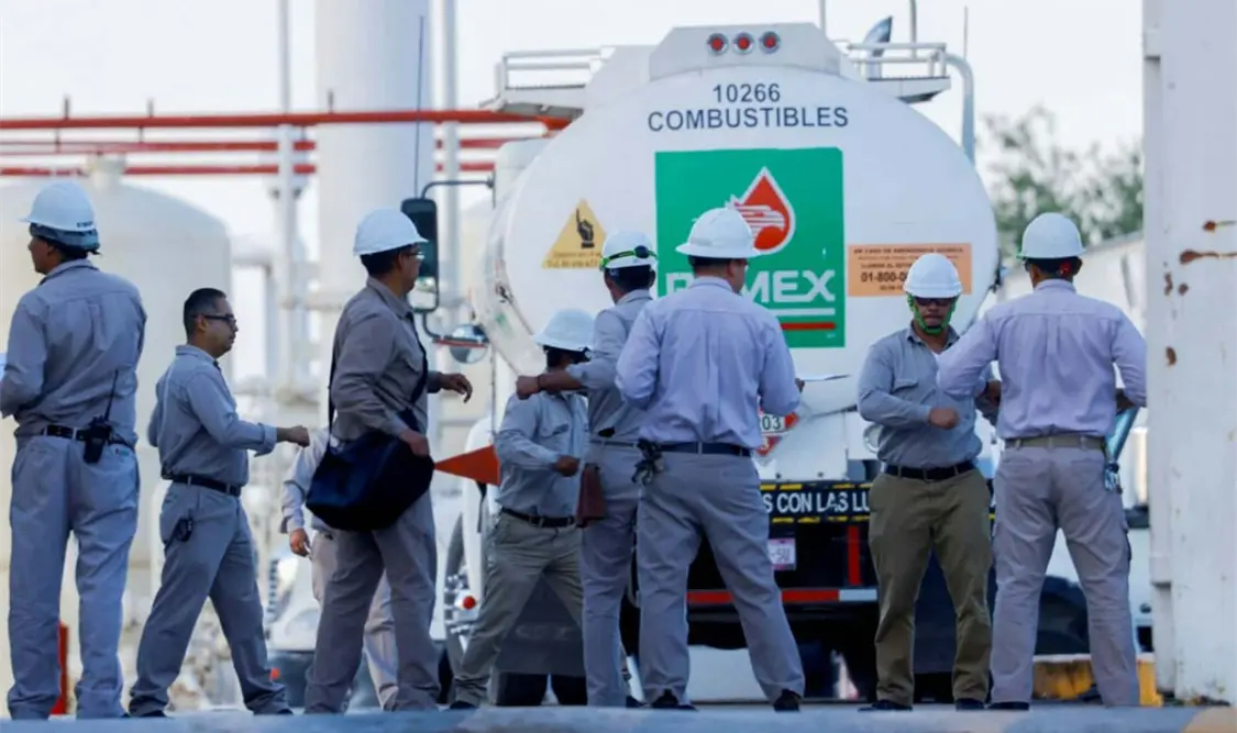 Proveedores protestan en refinería de Salina Cruz