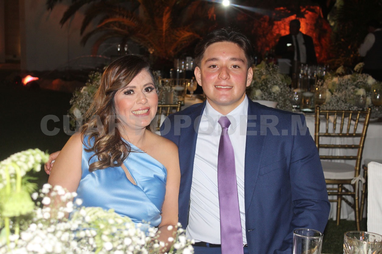 Karen y Enrique brindaron por el amor