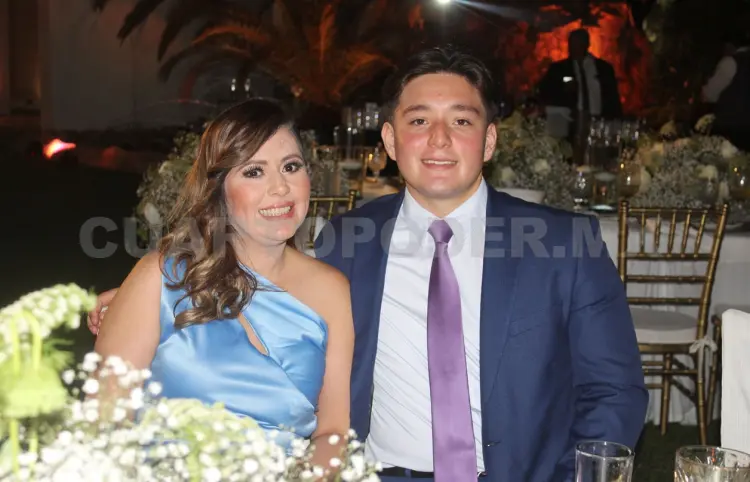 Karen y Enrique brindaron por el amor