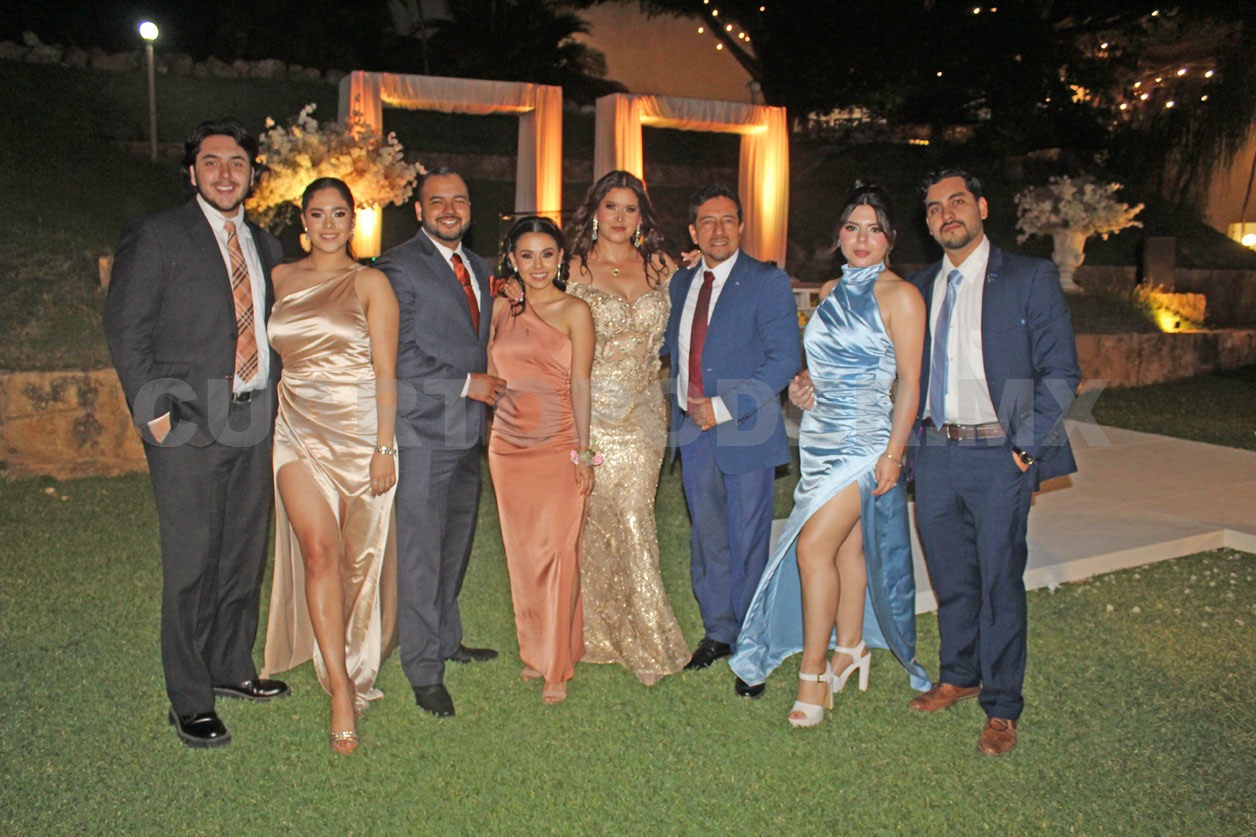 Karen y Enrique brindaron por el amor