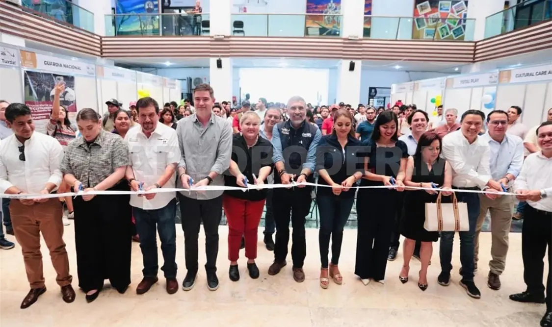 El evento se llevó a cabo en el patio de la presidencia municipal. Cortesía