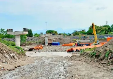 Lluvias torrenciales afectan obra del tren y viviendas