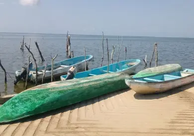 Se hunde lancha; se salvan de milagro