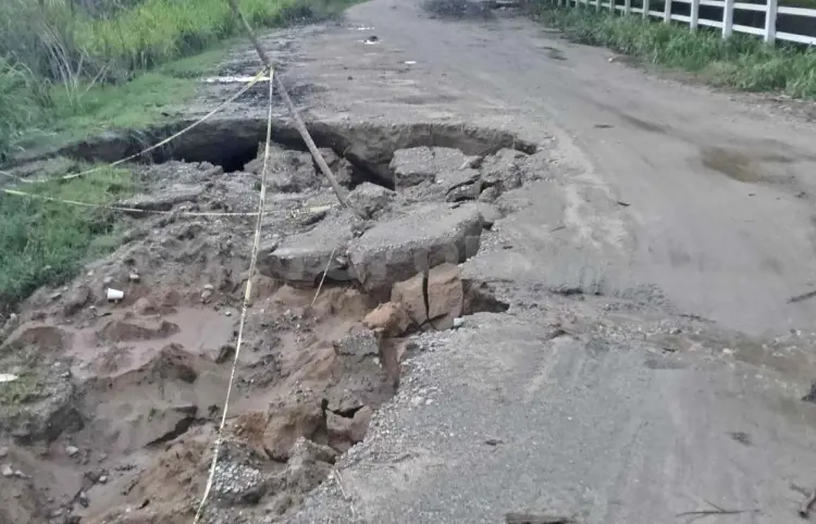 Lluvias dañan caminos en zona baja de Huixtla