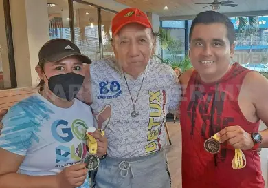 Entrega de playeras de la Carrera Vamos Ancianos 2025
