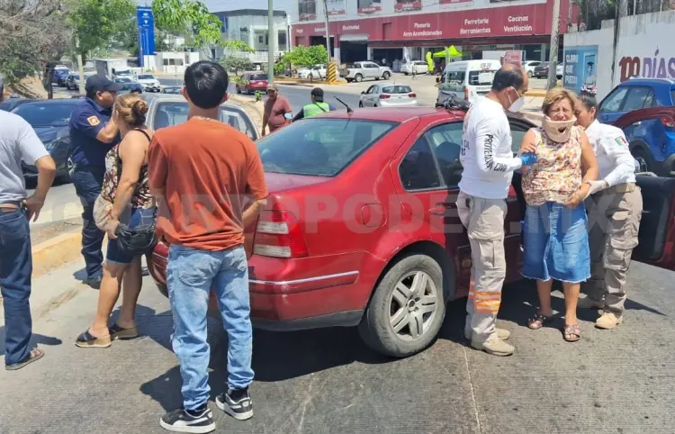 Se estrellan vehículos en el libramiento Sur