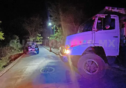 Encarcelan a un conductor ebrio por obstruir la vialidad
