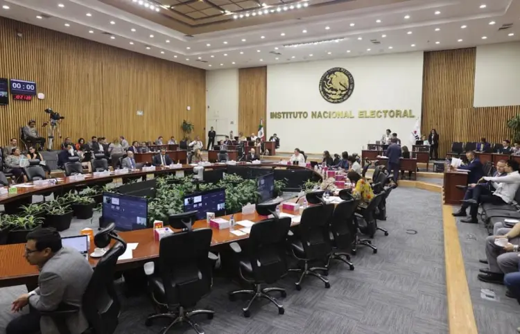 Ordenan retirar anuncios que favorecen a candidatos