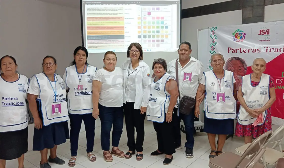Capacitan a parteras tradicionales de Huixtla