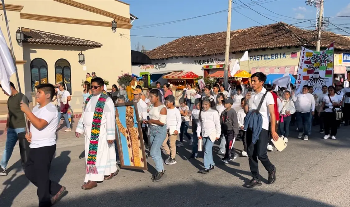 Católicos marchan por el descanso del papa