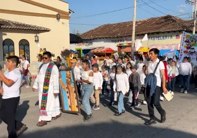 Católicos marchan por el descanso del papa