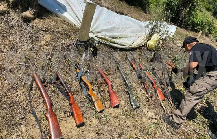 FGR DESTRUYE PLANTÍO DE MARIHUANA EN SANTIAGO EL PINAR EN CHIAPAS