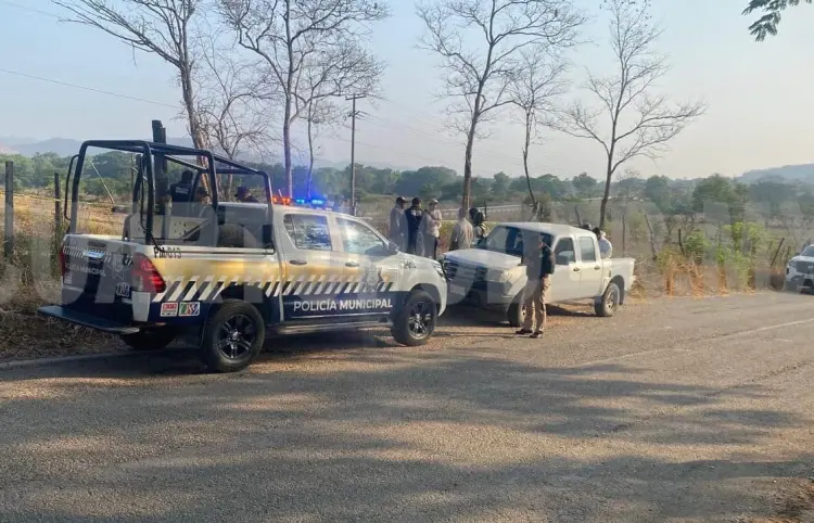 Lo encuentran tirado sin vida en camino de terracería