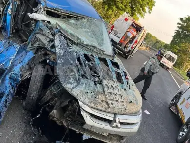 Brutal choque deja un lesionado y daños