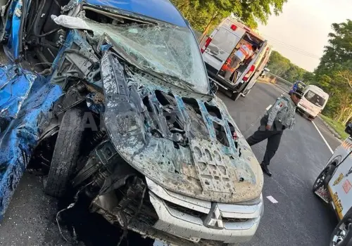 Brutal choque deja un lesionado y daños