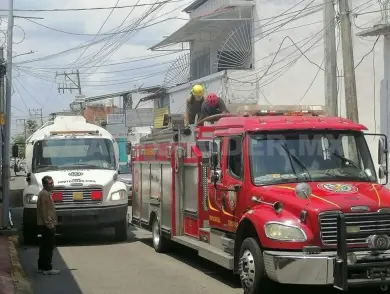 Se incendian dos despachos en la zona centro
