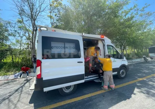 Derrapan en su motocicleta y quedan malheridos