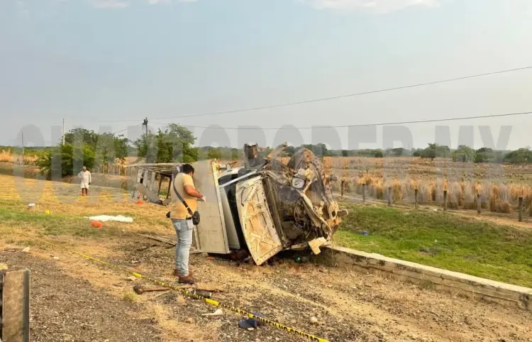 Perecen tres personas en percance carretero