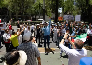 Regresan a comisiones dictamen sobre Telecom