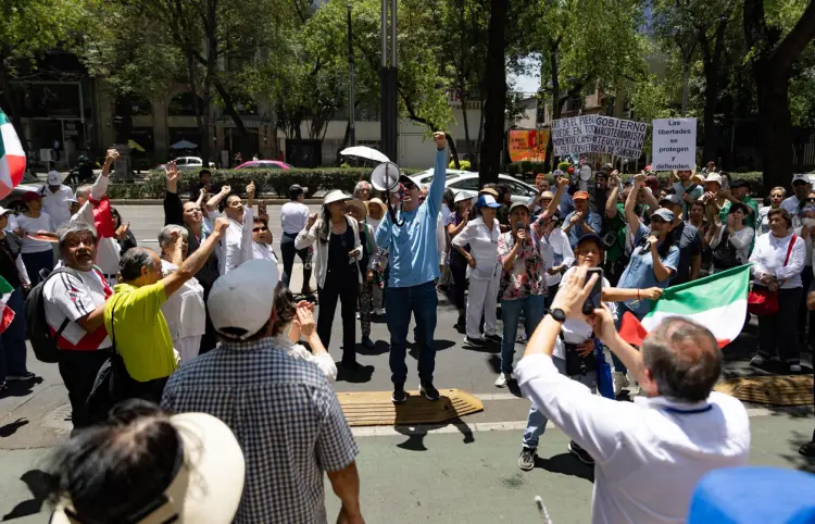 Regresan a comisiones dictamen sobre Telecom
