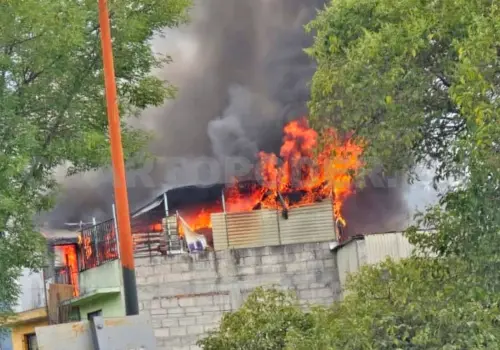 Evacuan a niños de una estancia por fuerte incendio