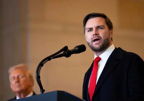 Despido de Mike Waltz es una promoción: JD Vance