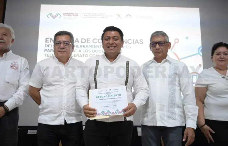 Capacitan a docentes en innovación tecnológica
