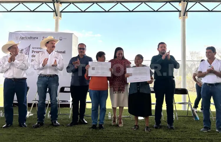 Gobiernos federal y estatal impulsan al campo