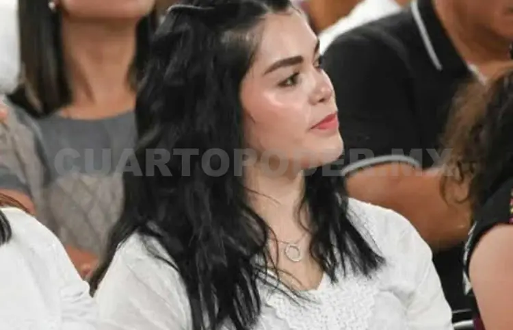Sobeida de Aparicio asiste a presentación de decálogo