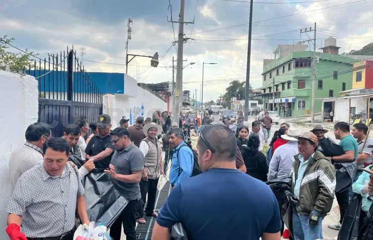 Ciudadanos realizan limpieza en manantiales