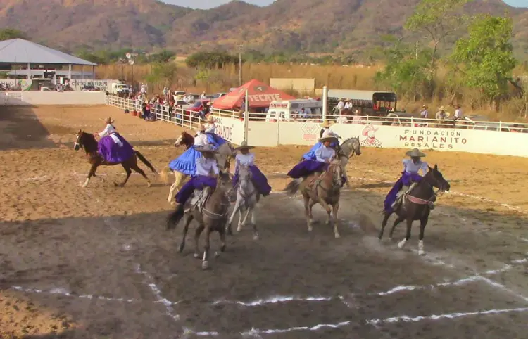 Escaramuzas abren el Campeonato en Villaflores