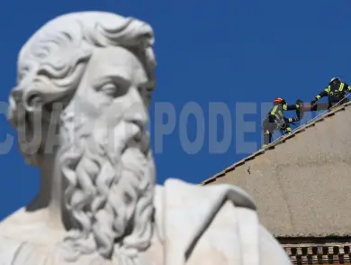 Instalan chimenea en la Capilla Sixtina para el cónclave papal
