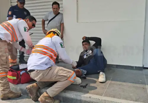 Derrapa y queda con grave herida en una pierna