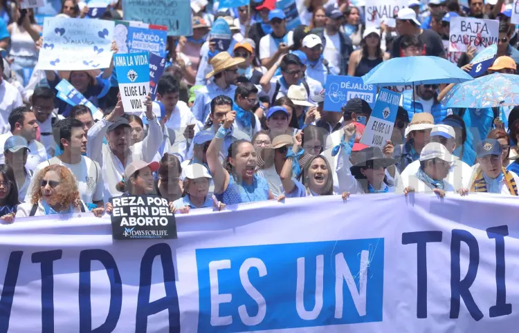 Marchan contra en CDMX despenalización del aborto