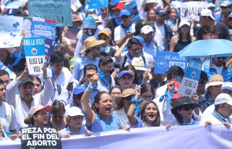 Marchan contra en CDMX despenalización del aborto