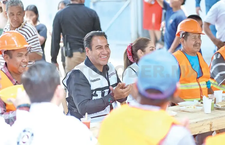 Eduardo Ramírez celebra el Día de la Santa Cruz