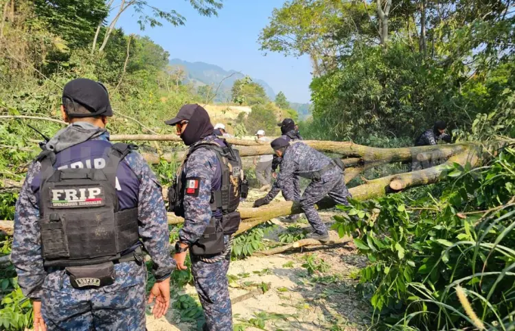Policías y la FGE restablecen el libre tránsito en Yajalón
