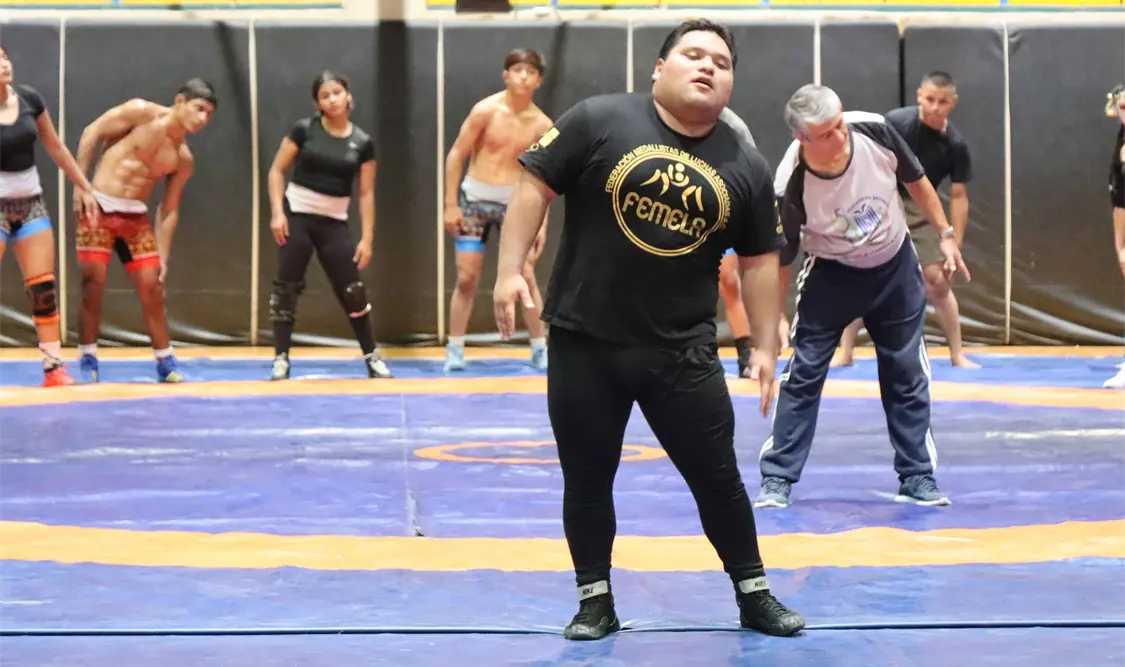 La jornada incluyó movimientos técnicos de derribe, transición al suelo y control corporal. Diego Pérez/CP